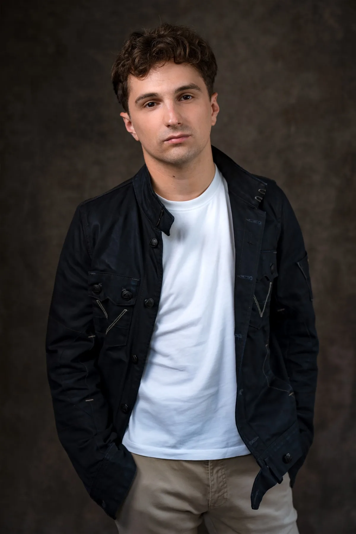 Yoan Popov full body portrait