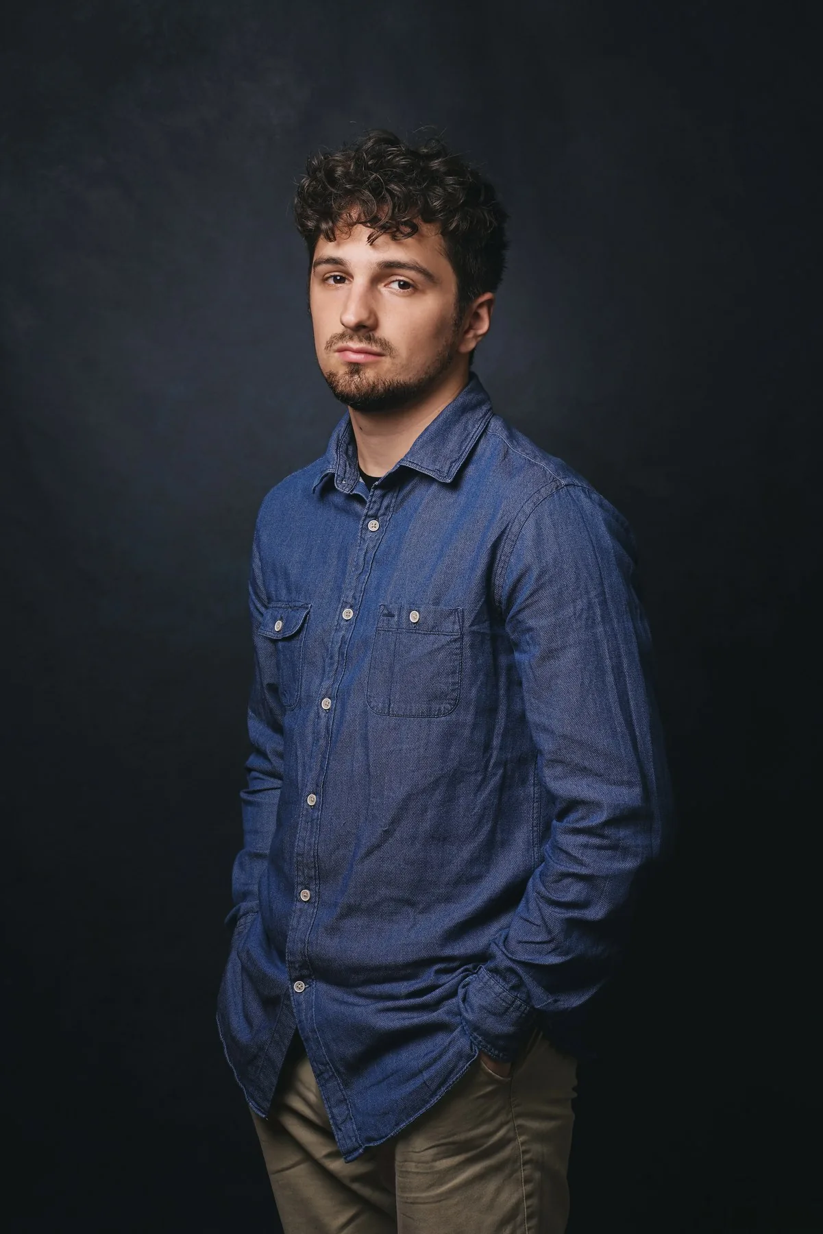 Yoan Popov full body portrait